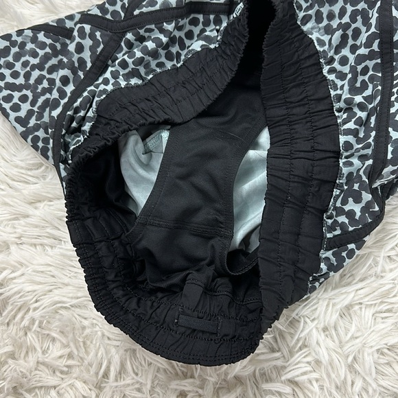 Lululemon Tracker Short III *4-way Stretch Ace Spot Tranquil Blue Black / Black - Picture 2 of 5